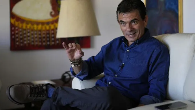 Autos chutos Bolivia: Rodrigo Paz propone legalización