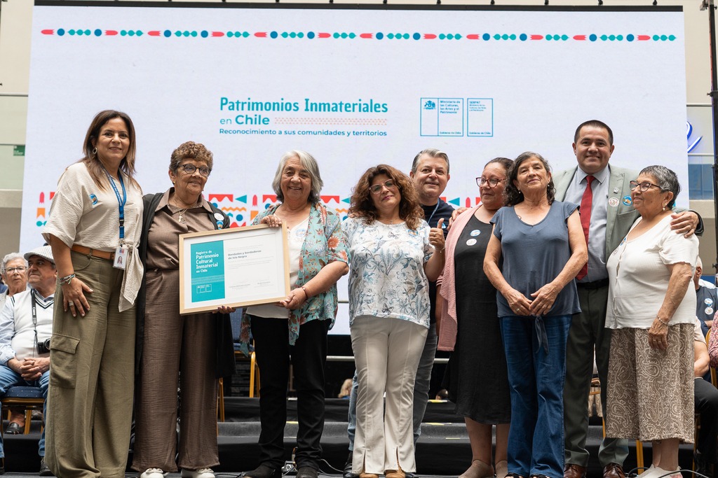 Bordadoras de Isla Negra: Un Tributo Cultural Emotivo que Impacta