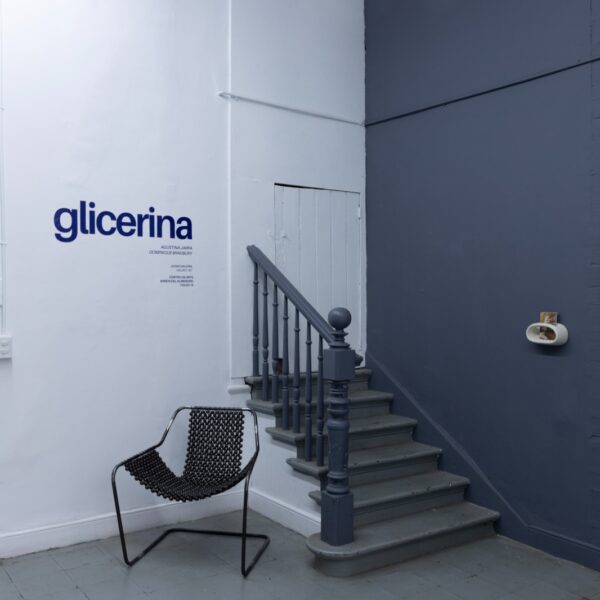 Glicerina: Una Exposición que Explora el Arte Contemporáneo en Valparaíso