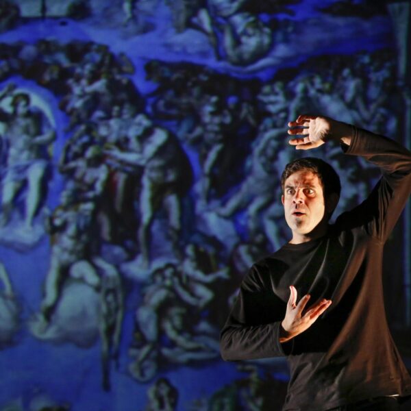 Mistero Buffo: La Obra de Darío Fo que Transformará el Teatro en Santiago