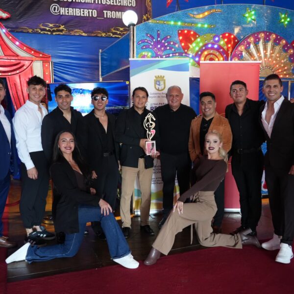 Trapecistas chilenos brillan en el festival internacional de Italia